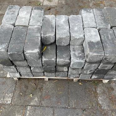 Betonblok, geknipt/getrommeld 30x12x12cm Antraciet (restpartij)